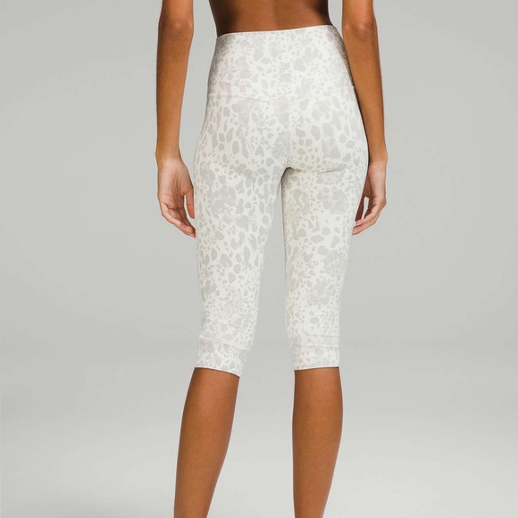 Lululemon Align Cheetah Cropped Leggings 0 - Picture 3 of 8